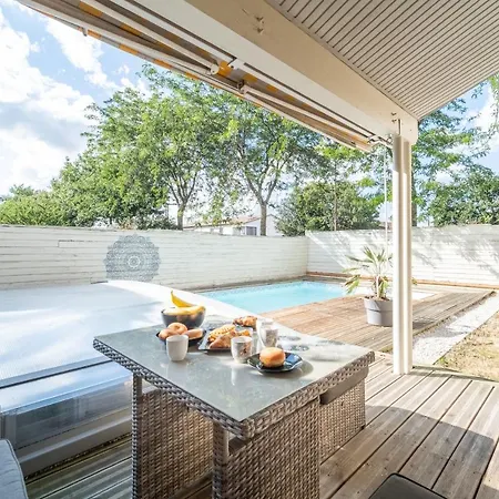 Spacieuse Dans Avec Piscine Et Bbq