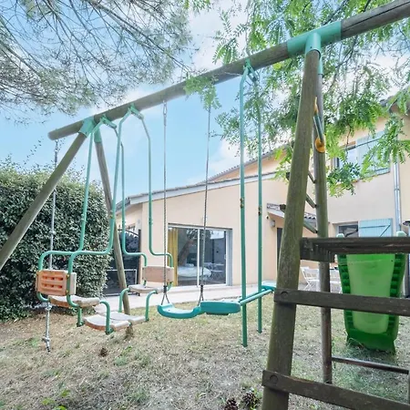 Spacieuse Dans Avec Piscine Et Bbq Villa *