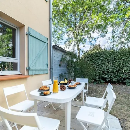 Spacieuse Dans Avec Piscine Et Bbq Villa